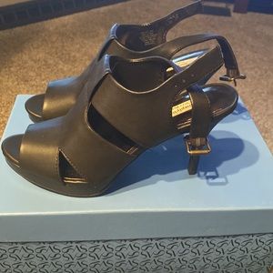 Chocolate brown Vera Wang heels! Size 6.5